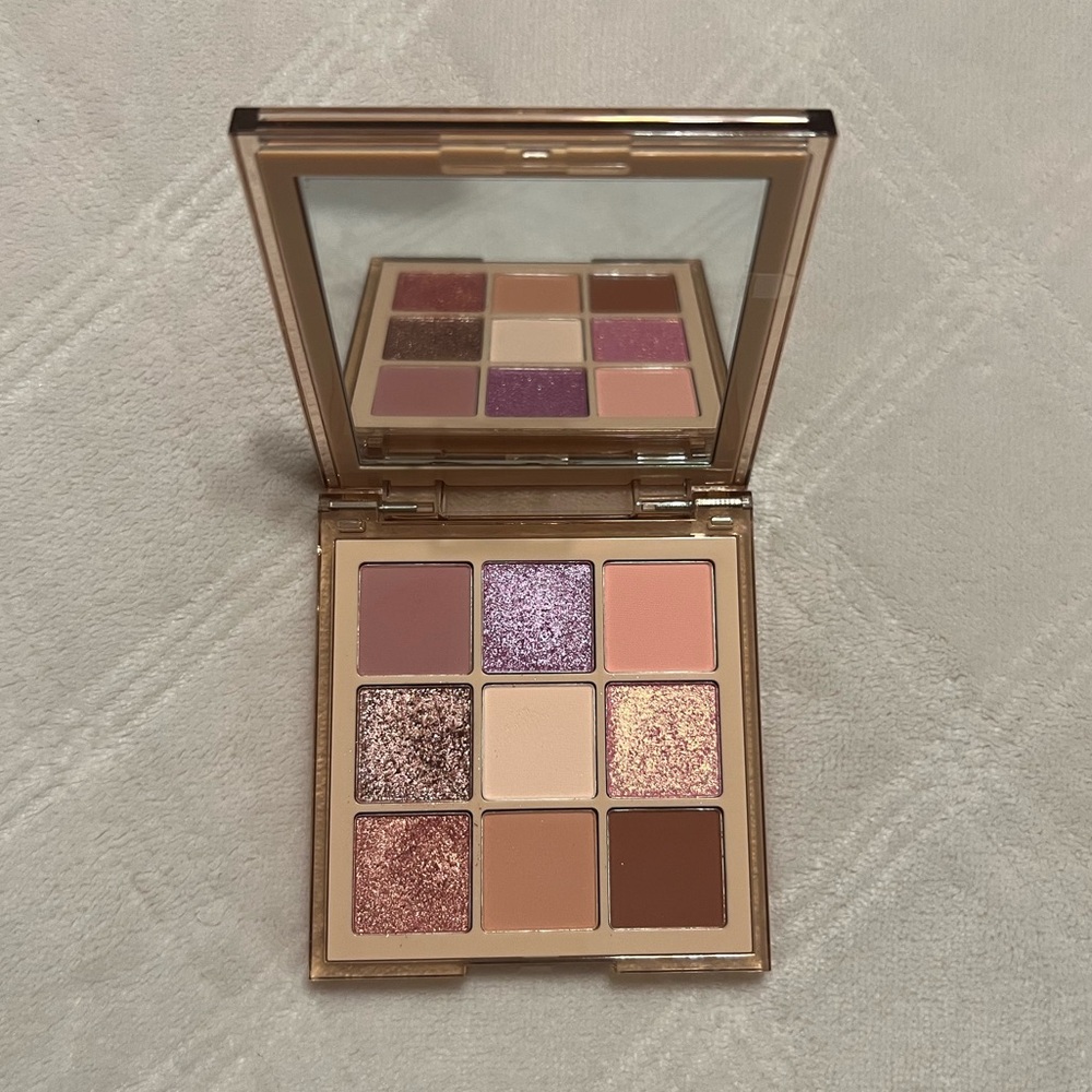 Huda Beauty Light Nude Obssesions palette
